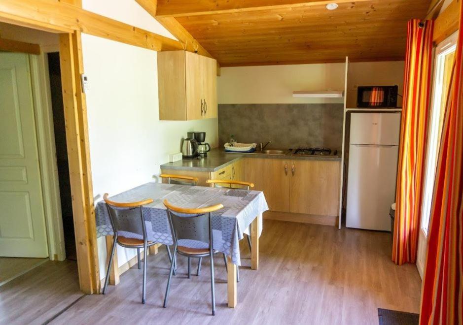 Domaine Des Epinettes Hotel Saint-Romain-de-Jalionas Екстериор снимка